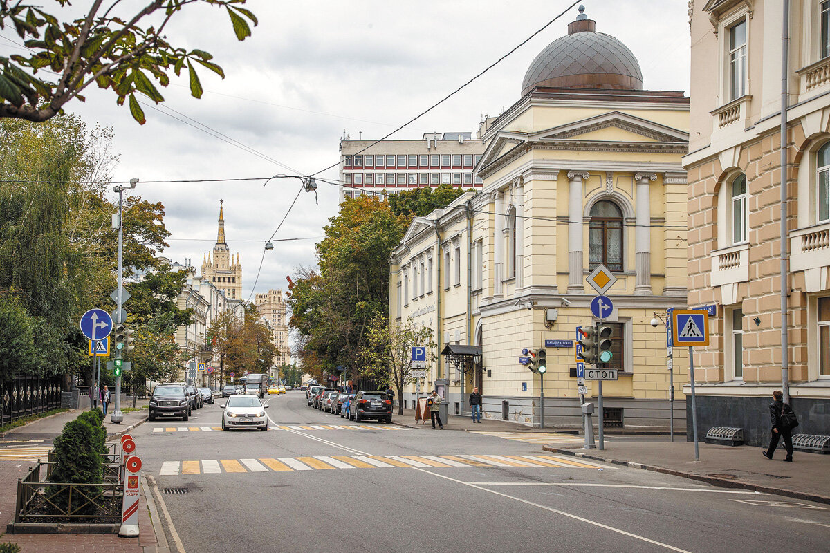 Поварская улица и литературная Москва